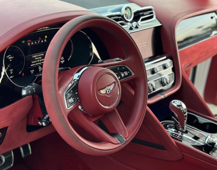 BENTLY BENTAYGA 2023 (10)