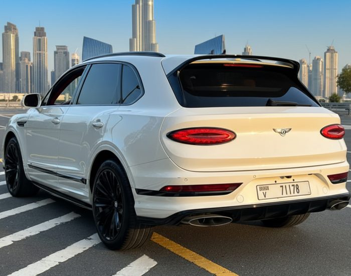 Bently Bentayga 2023 (1)