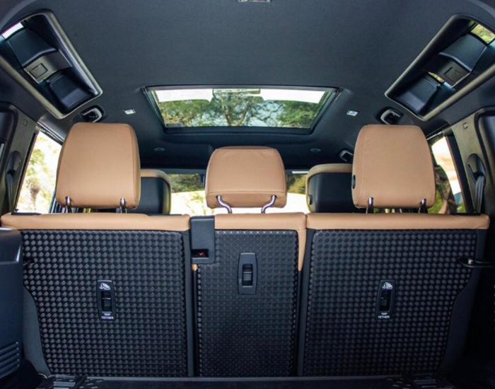 LAND ROVER DEFENDER 2025 (10)