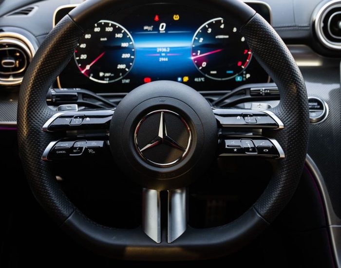 MERCEDES BENZ C200 2024 (8)